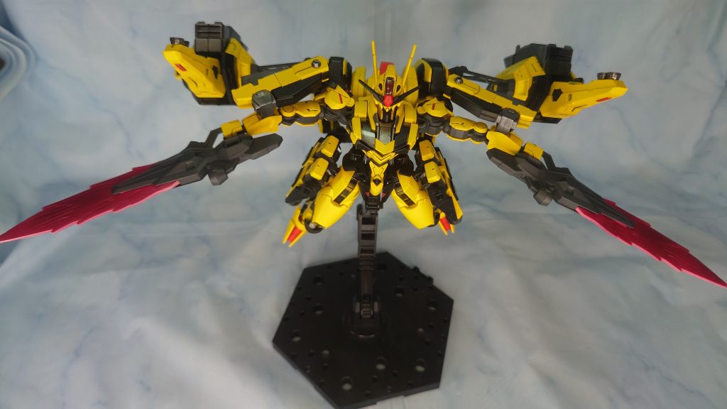 左右に広げてすれ違いざまに切り捨てゴメンスタイルの攻撃です