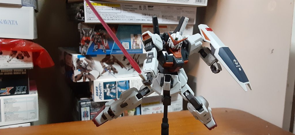 以上ありがとうございました。よくこのリバイブ版賛否言われますが、私旧HGまだ作ってないけどアニメ見ると脚部ふとましく描かれてて、こっちのほうが近いんですよね。旧版は顔と上半身は良いけどなんか脚部が…いずれニコイチしたいなと思ってたり。まあ一番良いのはMGですね、今回改めて思いました🤣ただやはりHGのほうが場所取らないしポーズ付けやすいのでそこが魅力。RGも作りたいし旧キットも作りたい‼️