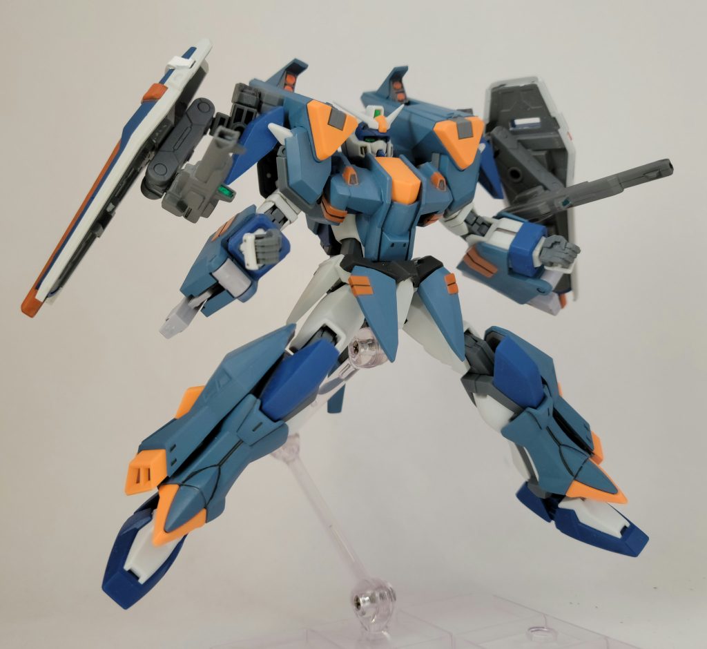 両肩のASにハードポイントを追加しており。そこにブルを参考してシールドとレールガンを追加。