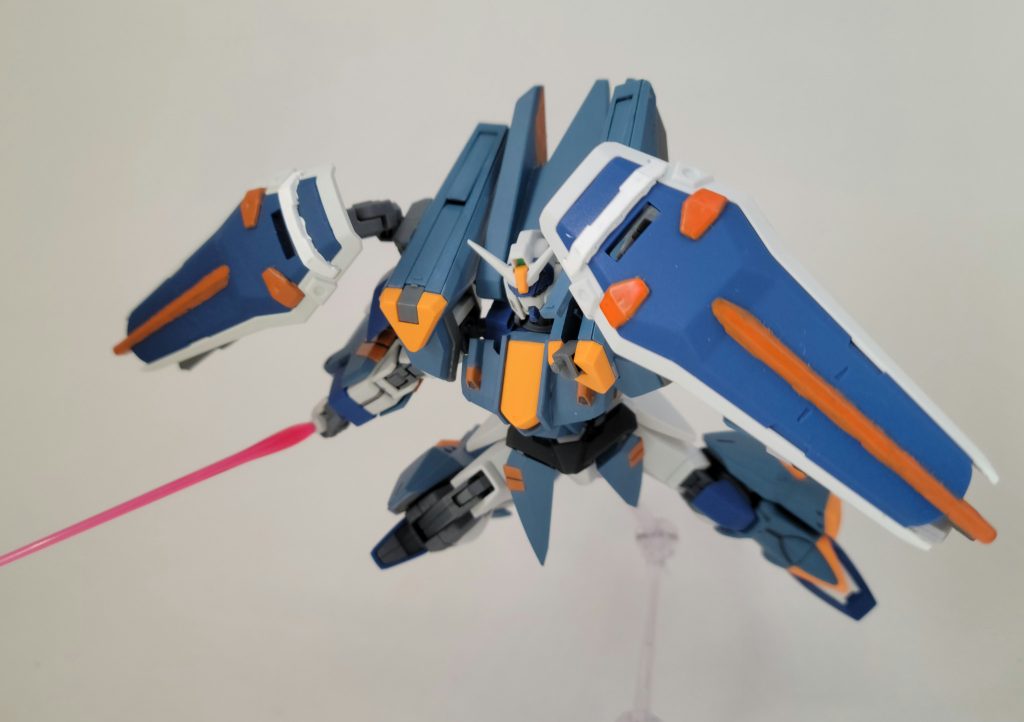 ビームサーベルを抜刀し、シールドを前面に向けて突撃!な感じここら辺はTB版FAガンダムを意識しました。