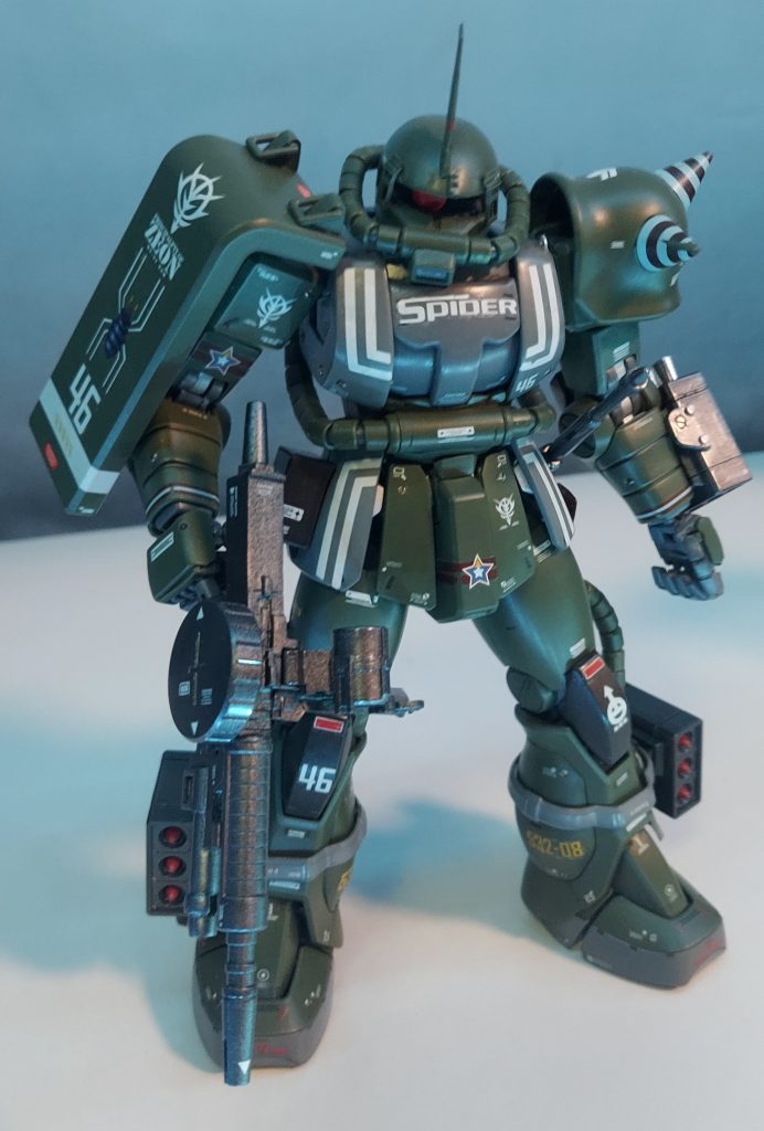 J型にチェンジ(@ ̄ρ ̄@)シールド、バックパック、ヒートホーク、クラッカーポッド(1/100レジンのデザートザクの余りパーツ)、脚部ミサイル、左手の3連ミサイルでJ型になっちゃったの(@ ̄ρ ̄@)