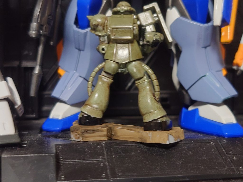 後ろ何気に台座にウェザリングペースト塗ったのがMVPかもしれない…追記　ザクマシンガンのグリップ勘違いして緑だし何故か取れちゃってますwすません…