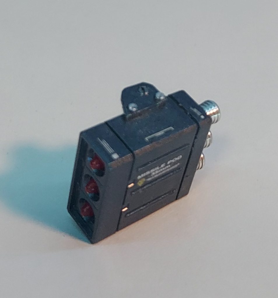 J型の3連ミサイル