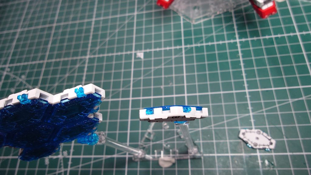 同様にグラスフェーザーの小さい方にも埋め込んでいます。