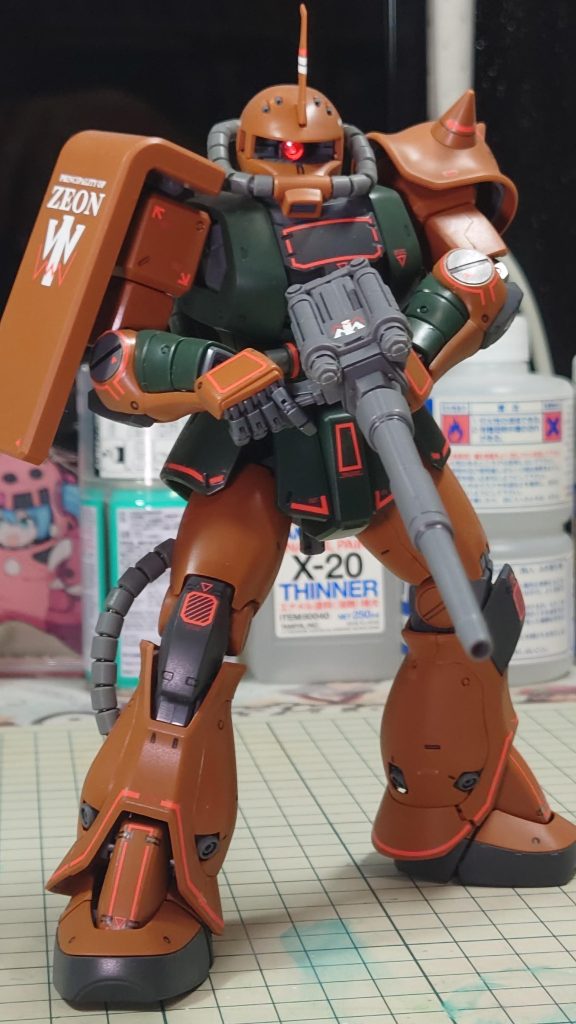 ガルマ・ザビ専用ザクⅡ–3枚目/制作者：あれく myT 積みプラ崩したい