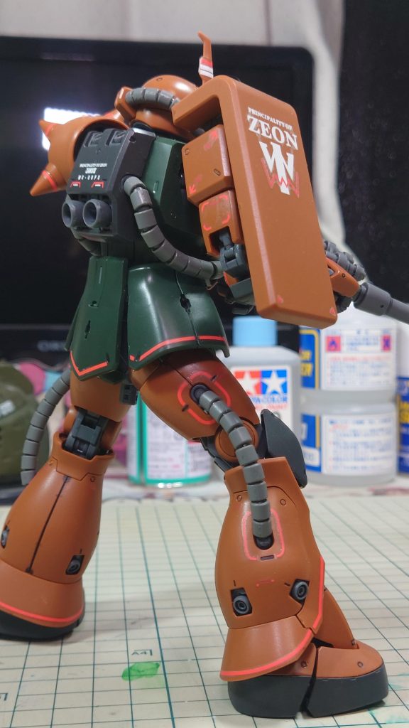 ガルマ・ザビ専用ザクⅡ–5枚目/制作者：あれく myT 積みプラ崩したい