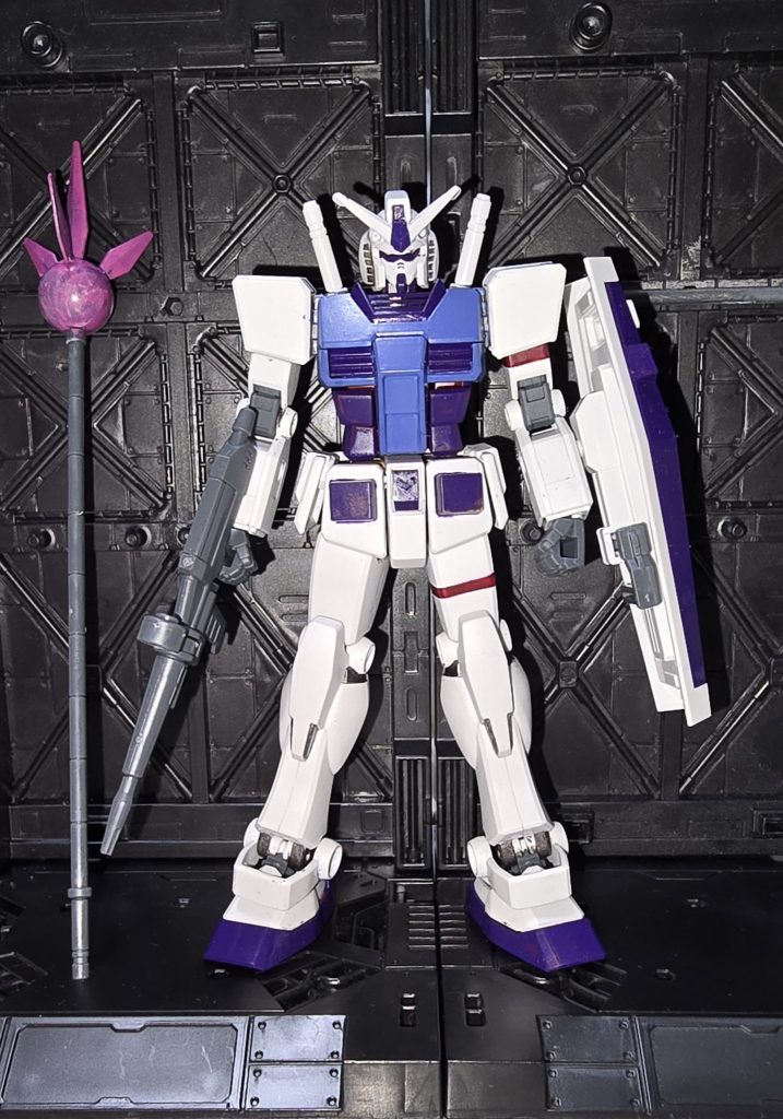 ビームジャベリンでしたかね?なかなかいい具合のピンク(gundam-kao6)今回も隊長機っぽく、腕章と、大腿(絶対領域)にレッドラインを引きました(gundam-kao7)これがあると、カッコ良さが違うんだよね〜