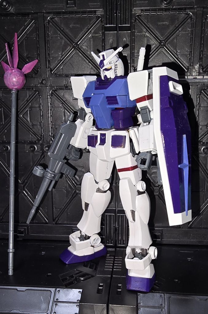 G-3というより、「すみれ色ガンダム」もしくは、「紫色の悪魔」とでも名付けましょうか笑というか、G-3の正式な色を知らない。白ベースやったり、グレーベースだったり...今回、すみれ色を使用したところも、薄紫だったりグレーだったり...リアルタイプカラーの時もそうでしたが、設定画が2種類くらいありますよね?笑