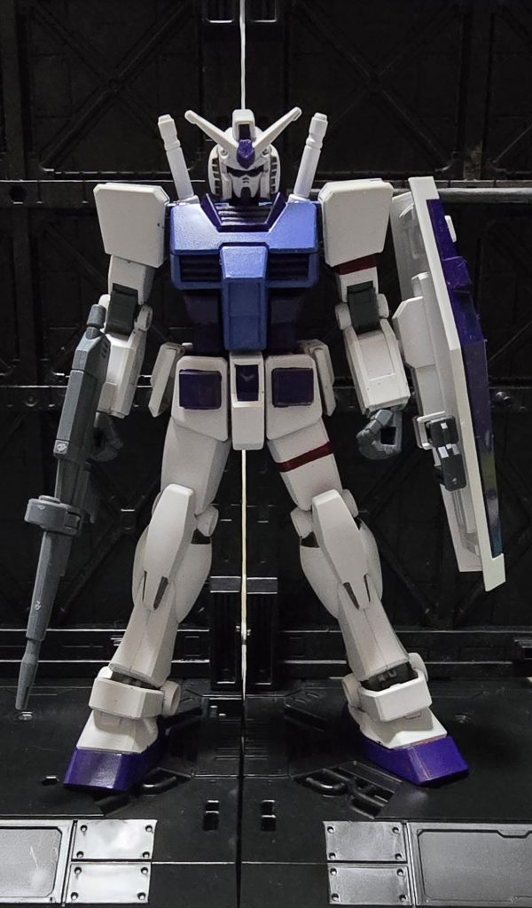 クレオスさんから、すみれ色が新色として発売された噂を聞き購入。試し塗りを兼ねて、G-3っぽくしようと思いましたが...「合いそうだな〜」と思って購入したパープルが気になり...青の上にホワイトを塗る技術がない私は、パープルを選択。う〜ん。なかなかいい。