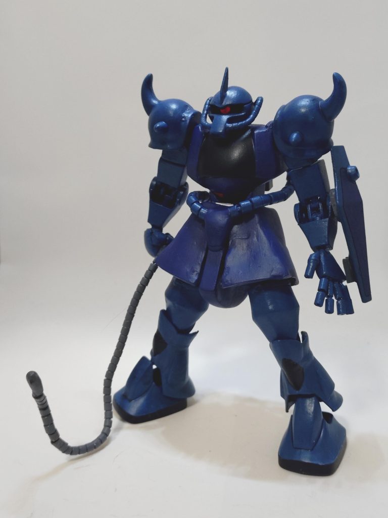 まずは全身像。グフといえばなんかこう、The・武人なイメージ。フル可動化にあたり、スマートよりはどっしり感を大事にしてみました。ですので、旧キット改修の定番である幅詰めは一切してません!むしろ増してる箇所がある程。