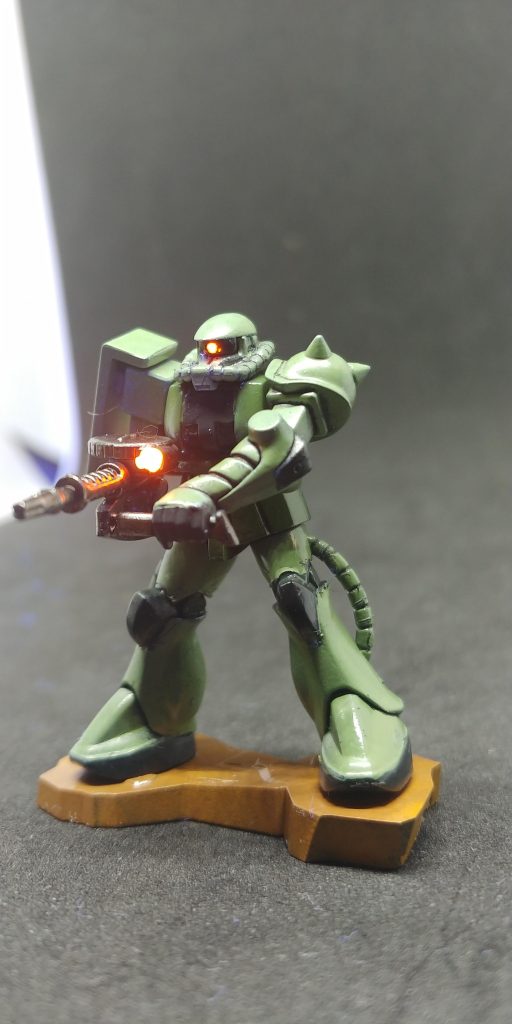 ２つ買ってみて、もう１つは[１６ シャア専用ゲルググ]塗ったらまた