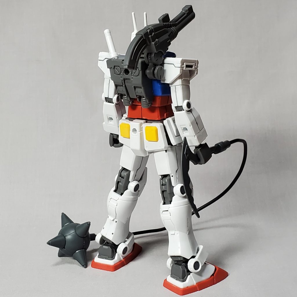 以前に作った赤いガンダムは、ガンキャノンの胴体にORIGINガンダムの頭を乗せて組んだものですが、その余りを組み合わせたらセイラさん専用軽キャノンじゃね？！ということで早速やってみたものがこれです。うーん、それっぽくなって満足。