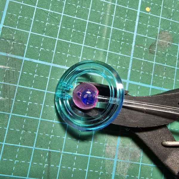 密林で10mmの球体型を買ったら前回のよりいい感じになったと思います！ピンクの真ん中に青を入れるのムズすぎて無理...（1枚目）