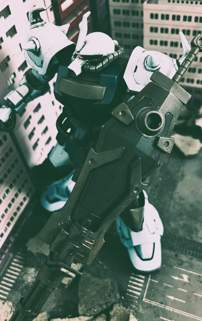 MGグフカスタムのボックスアートをイメージしています。HGグフカスタムです。