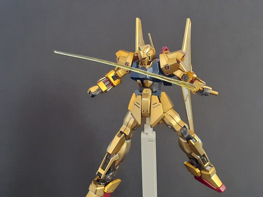 カラーリング以外は通常版と変わりはありません。元々アンダーゲートが多用されているので上腕以外はゲート跡のメッキ剥げも気になりません。