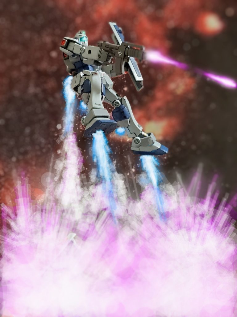 なんと❗真紅のザクが狙ったのは小破で爆散していない宙に浮いている機体群👀💦バズを受けた残骸ともいえる機体たちは次々に爆発💥💥さらに誘爆を引き起こし大爆発🌋を巻き起こす~😱❗残骸群に身を潜めていたノボトニー中佐は誘爆圏内から緊急脱出🏃💨どうやらジムを隠れ蓑から引っ張り出すための攻撃だったようだ😓💦バーニア全開で圏内から飛び出し、同時にビームスプレーガンで真紅のザクを狙うジム強化試作機🔆
