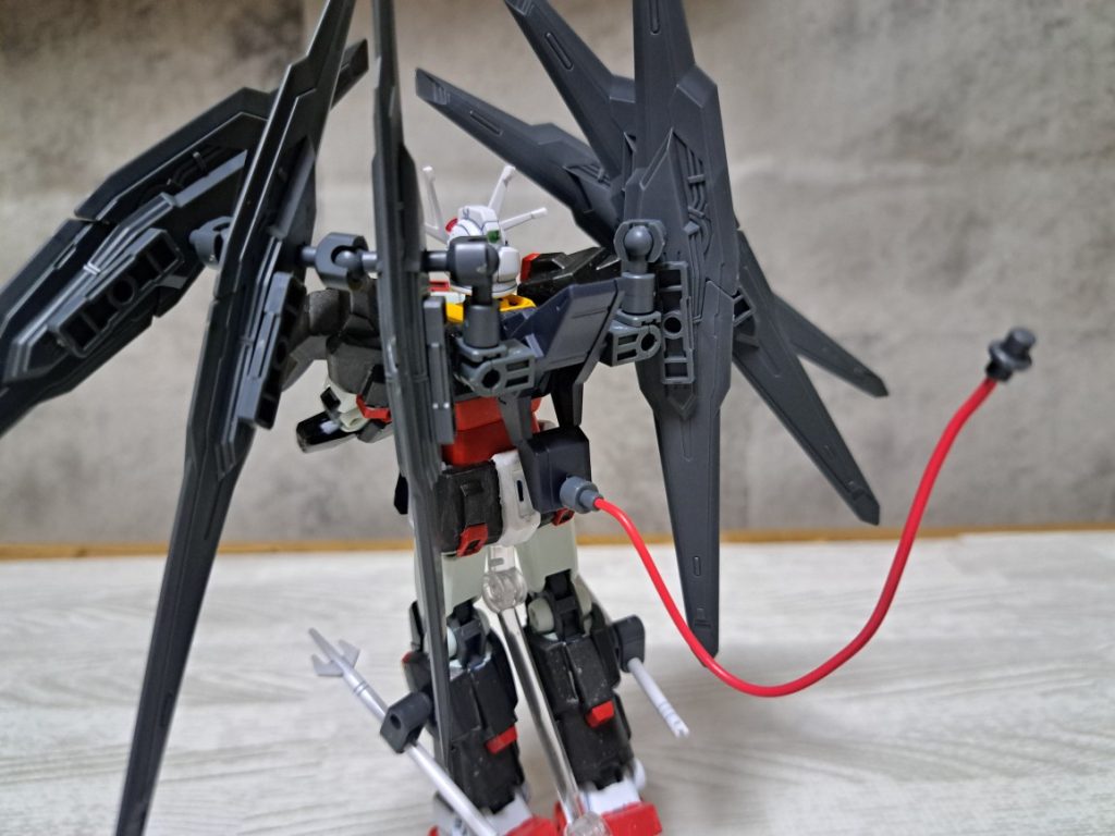 バックパックはマーズフォーウェポンズと30MMの余ったジョイントで接続。モデル元の尻尾は30MMのカスタマイズマテリアルのパイプパーツとマルチジョイントを使用。