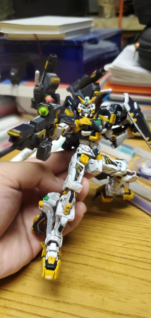 ビームライフルはキット付属のものを少し改造したもの持たせています。