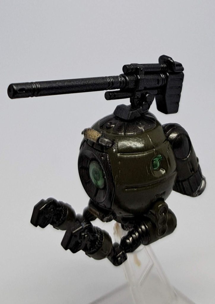 自分設定ですが、RX-76はスペースポッドSP-W03をそのまま戦闘用に試作したため、全長は3m弱で考えたので1/144スケールです。12.8mのスケールアップは先行量産型からなったと解釈しました。