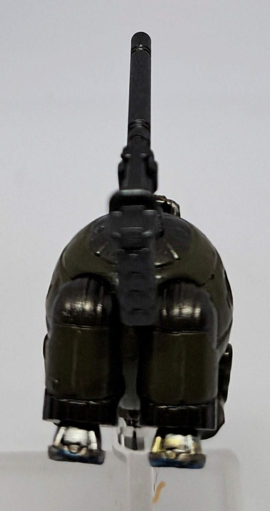 老眼には苦行でしたが、バーニアを焼き入れ塗装メタリックブラックはガンダムマーカーエアブラシシステムで塗装後、オリーブドラブは筆塗り