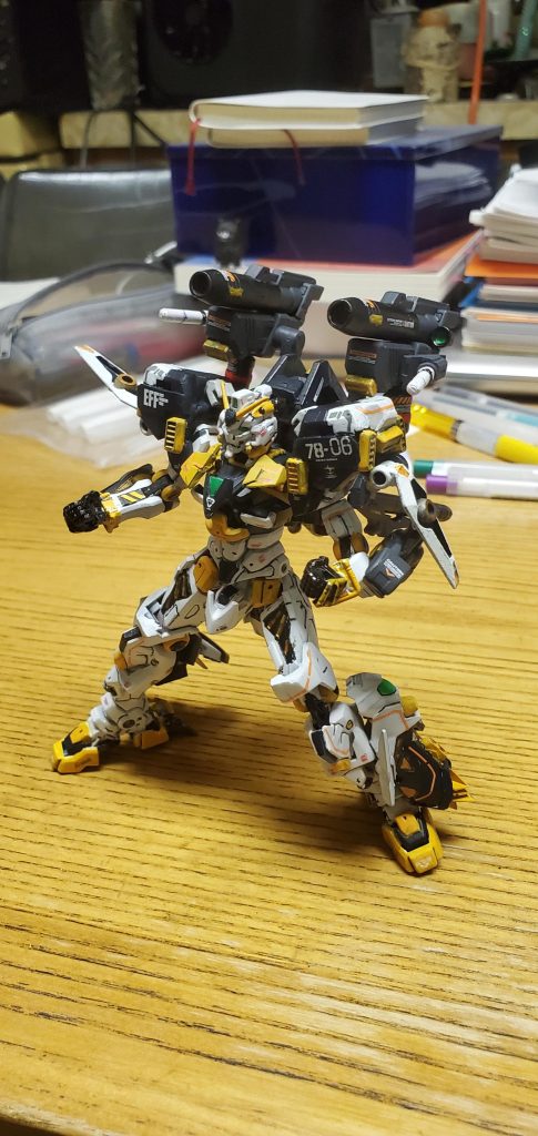 キャノン展開の姿。折り畳んだ状態をレールガン、伸ばした状態をビームキャノンと言う設定です。