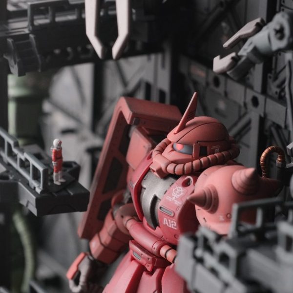 MSフィギュア01と撮影用ジオラマ「格納庫２」