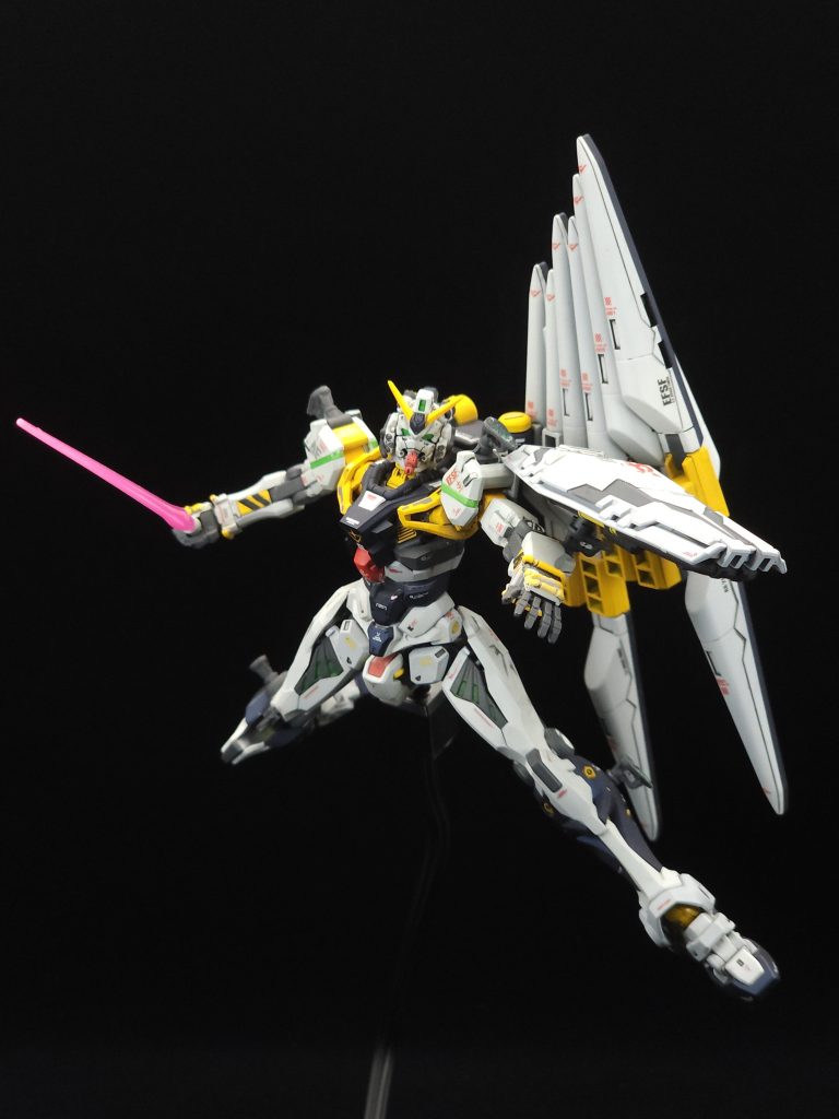 ν白いガンダム–3枚目/制作者:ル・クルーゼ