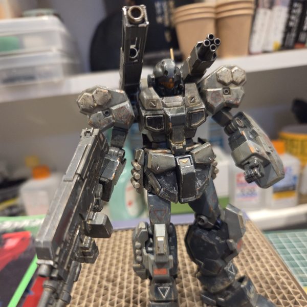 ミリタリー色を色濃くして、フィルタリング、ウェザリング、チッピングやりまくりの『JESTA CANNON 』なのですが、いよいよ最後の仕上げです。つや消しのトップコートを吹いたので、最後のチッピングで完成。仕上げのチッピングはシャープペンでやります！