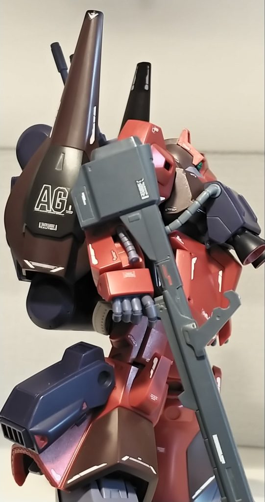 胸部とバックパックのユニットについて、実はジムII用のアタッチメントが取り外せる仕様で、他の機体にも応用できそうです。