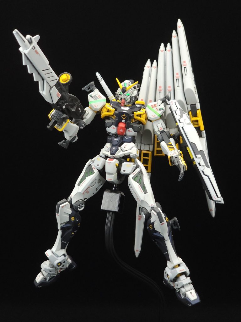 赤いガンダムとフェイクνガンダムのフィンファンネルをミキシング