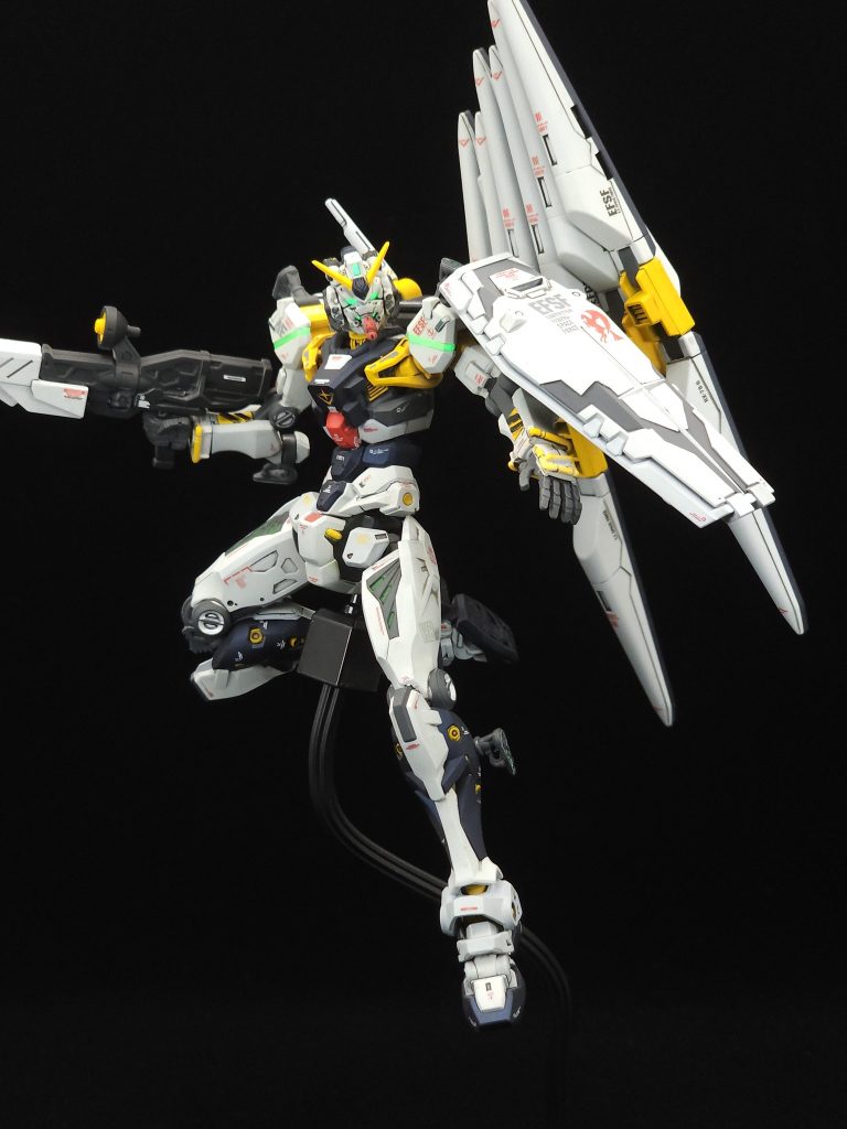 クリアー塗料でサイコフレームを発光させてます