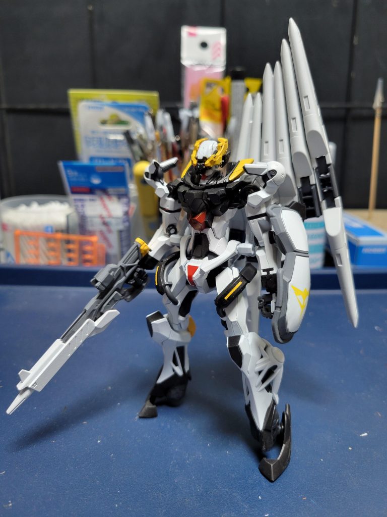 ジオニストなので最高でしたジークアクスただこの状態のジークアクスにはネオジオンの方が合うと思ったので盾にはそっちを選びました。自分の中では、マチュに強奪されずにエグザべくんがあのままジークアクスの慣熟訓練を終えて正式採用カラーと武装を強化した姿説と、アニメ最終話のあと、ザビ派残党と戦うために武装を強化した姿説があるとかないとか…