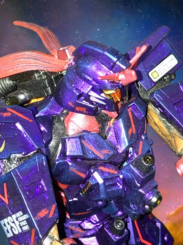 先ずはお顔。見てわかるとおり、ベースはエヴァの何号機？がベースでそれにガンプラを貼り付けて行く方針で作りました。まぁどう見てもソレでしたもんねアニメを見る限り。