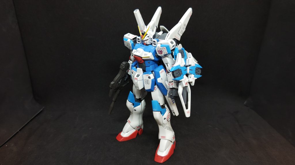 余剰出力が有り過ぎるので、その放出用として過剰な武装であるヴェスバー、ビームキャノン、Iフィールドシールドビットを搭載している。