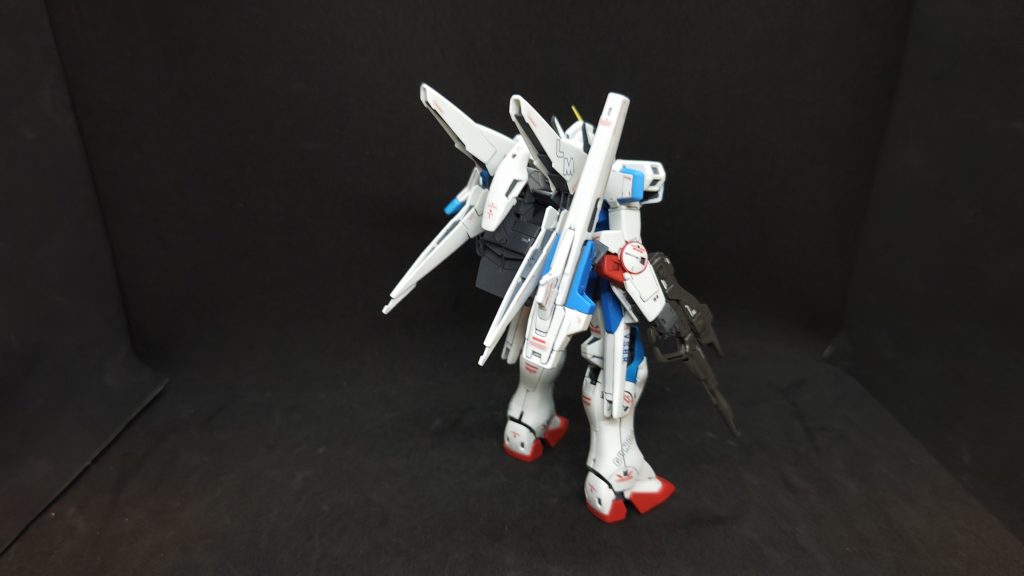 ミノフスキードライブユニットが不安定なのでダッシュユニットで補っているが、出力が有り過ぎて最大ドライブは60%。それを越えると瓦解する。