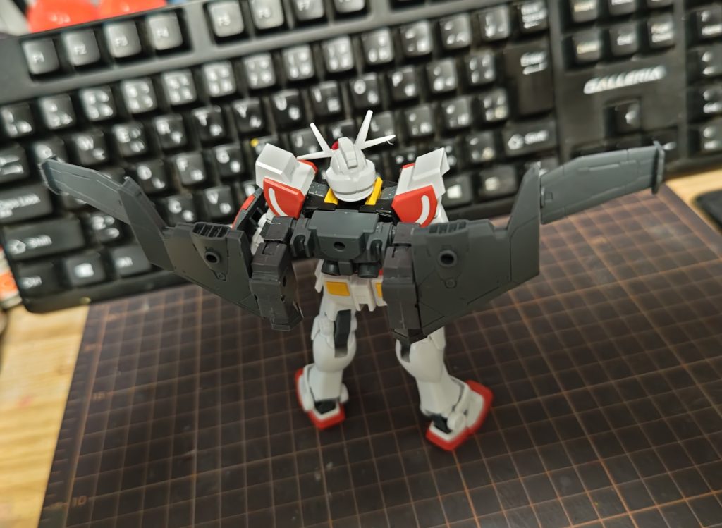 30MMから翼的なパーツを拝借。