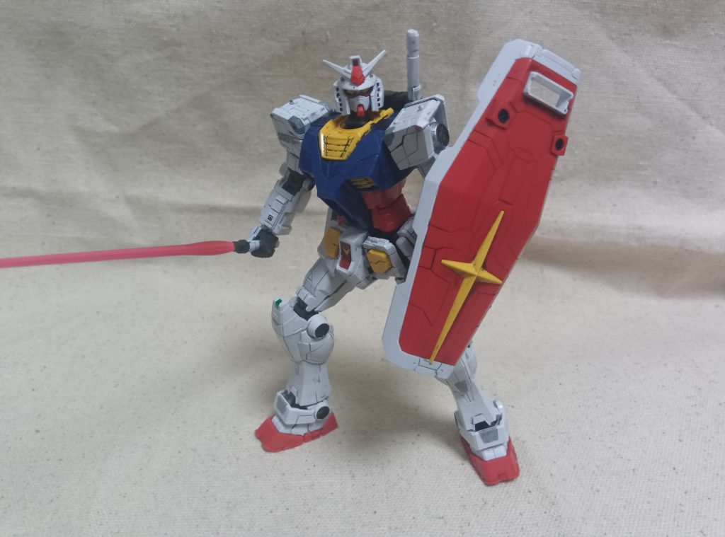 HGだと思っていたのですが、パッケージにもどこにもHGの表記が無いんですね…。本体に関しては、HGよりRGに近い造りでした。