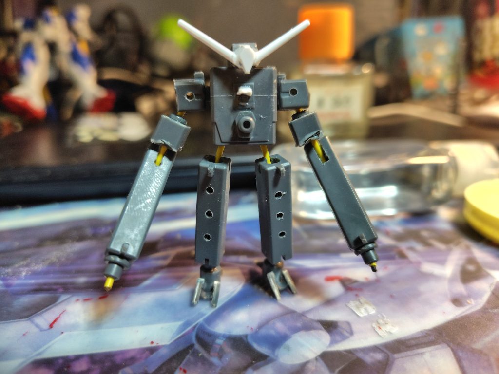 塗装前その1アンテナパーツはエクシア付属のビームサーベルから削り出しました