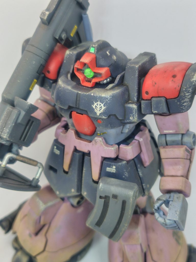 頭頂部のセンサーはダイソーのデコレーションテープを使ってキラキラシールを自作。