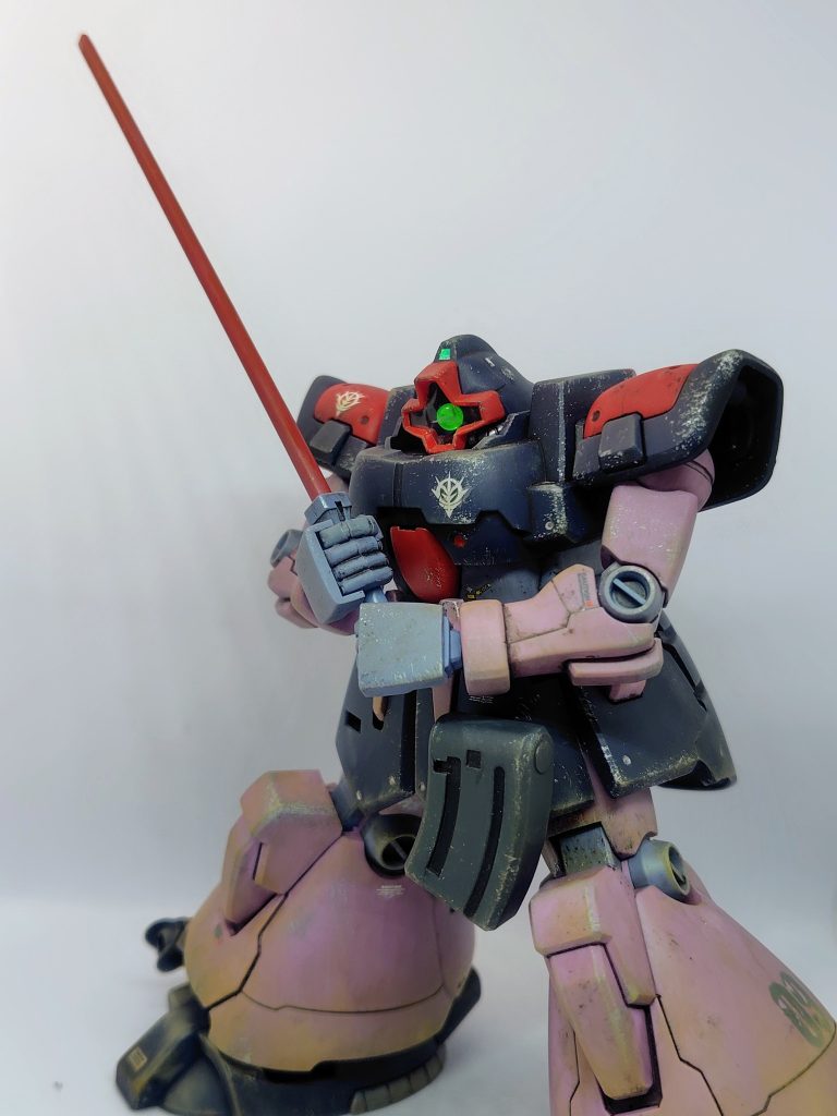 ヒートサーベルは赤熱グラデっぽくしたつもりですが分かりませんね(zaku-kao4)初期のHGUCで可動は厳しく両手持ちも無理矢理です。