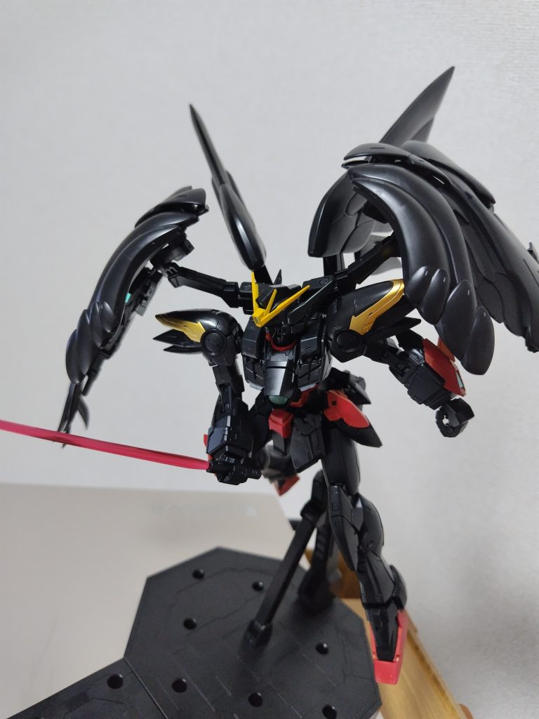 だいぶ前に1/100HGのウイングゼロカスタム組んだことがあるのですが技術の進歩がすごい(小並感)ライフルポロリにキレてたのが懐かしいウイングの展開ギミックとかやはりバンダイは変態企業ですね(誉め言葉)