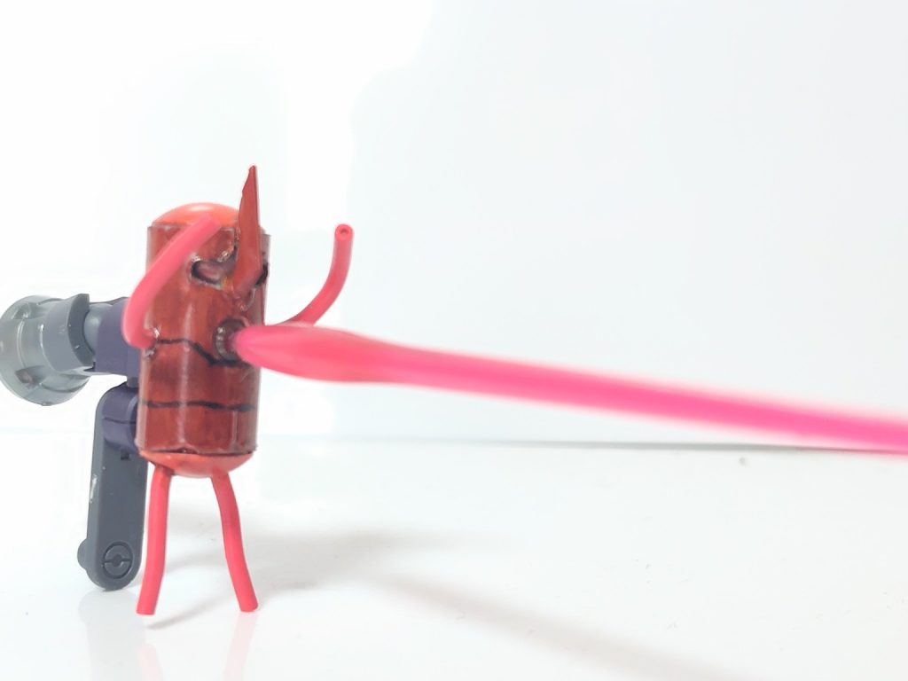 腹からビームが出ます