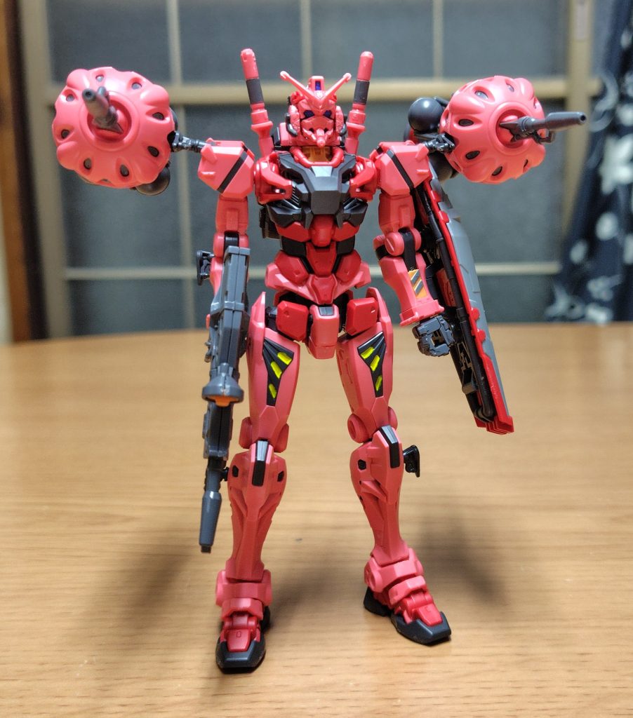 アルファサイコミュシステムによるビット装備。本来は6つだが、一年戦争で4基喪失。残った2基が同梱したが、エグザべ戦で撃墜された。両肩に装備だが、両肘、脛の外側にアタッチメント備えるも、最近ポピュラーな3mm穴じゃない為、オプションはかなり選ぶか工夫ご必要。