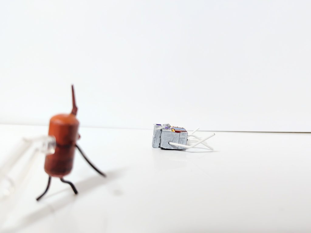 シャアサク「なんだあの機体？」