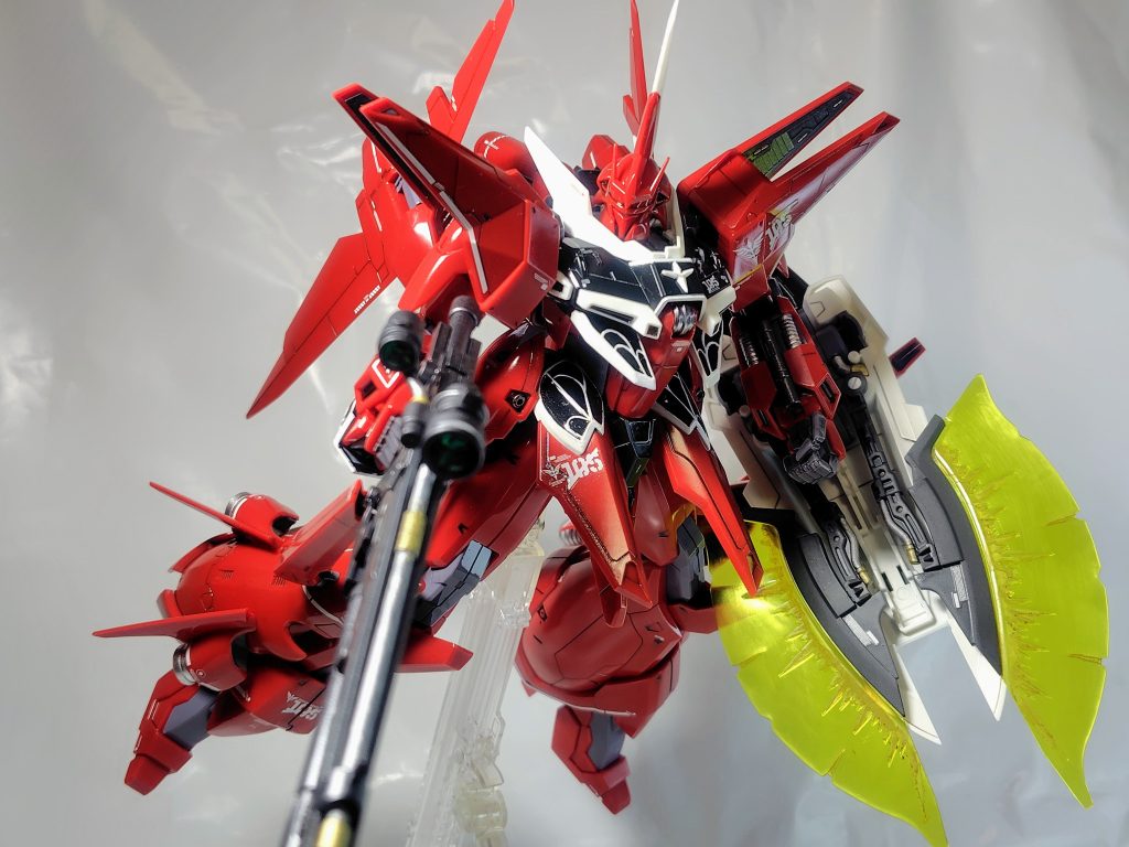 シールド裏に色々マウントできるのカッコいいんですが重くて下がります(gundam-kao5)