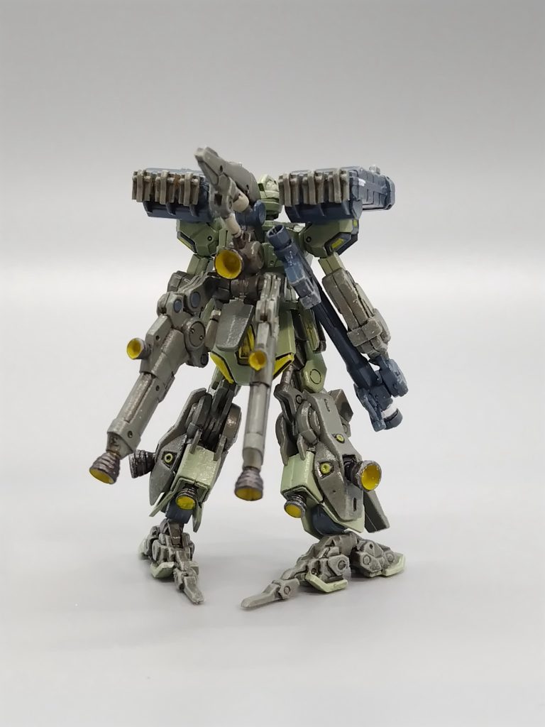 バックパックがいかにもアーティファクト。かかとのオプションは付けときました。