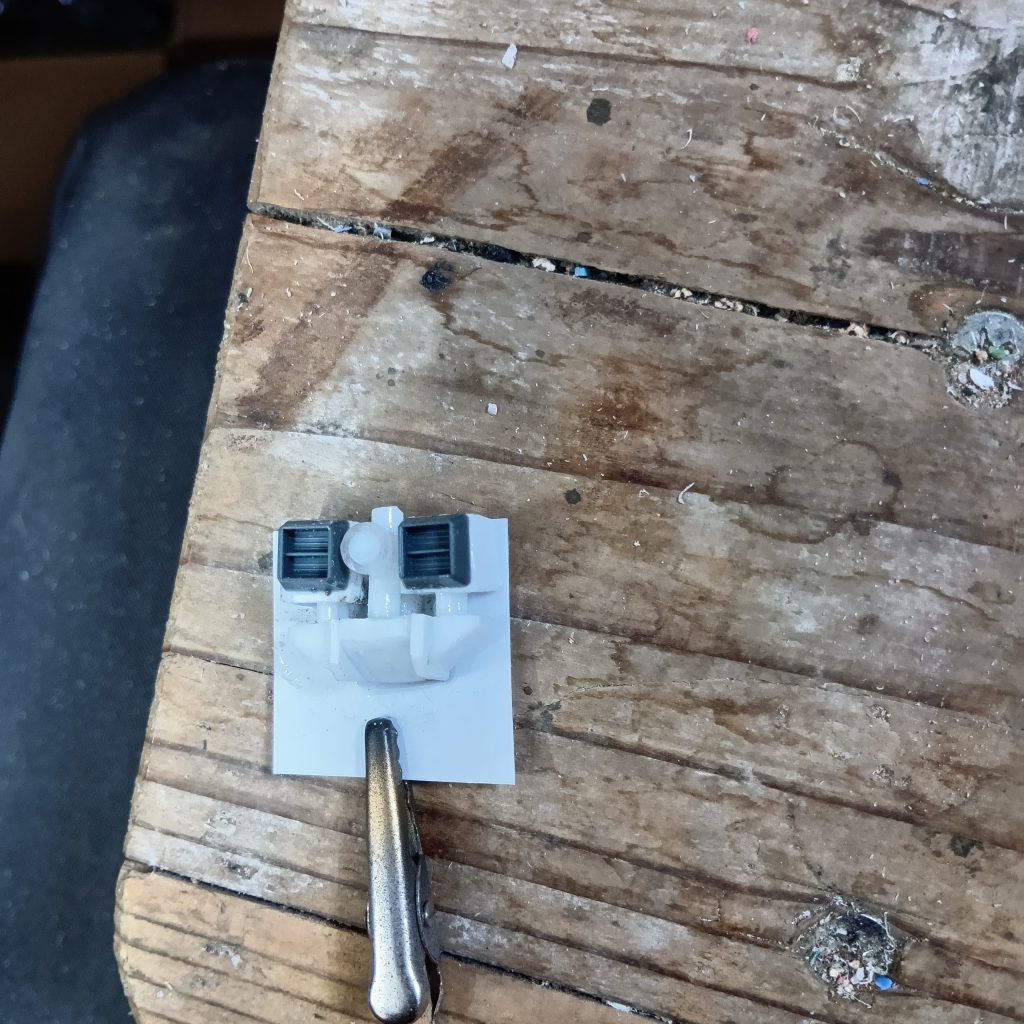 バックパック作成。プラ棒を切ったりはったり、コトブキヤさんの角バーニアがあったので使用。これだけで全然見栄えが変わったように思います。製品、恐るべし。