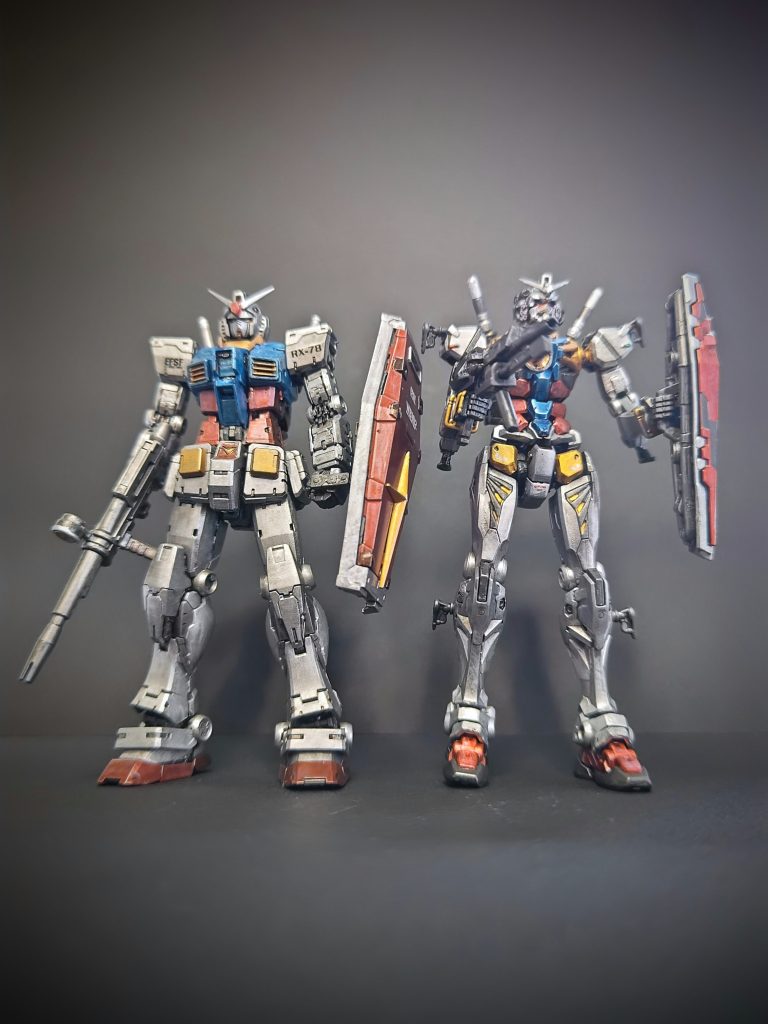 正史ガンダム（RG Ver2.0）との比較。身長は変わらないものの、大分ボリューム感が異なりますね