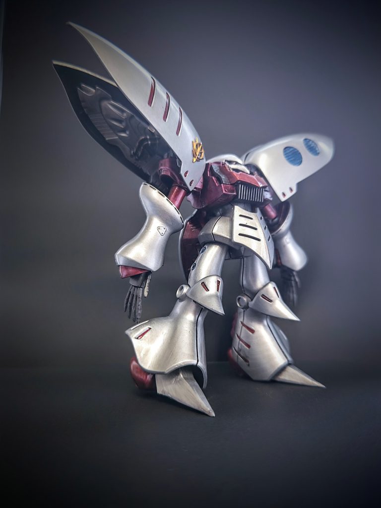 前面カット（反対方向から）。前述のとおり、グロス仕上げしていますが、両肩のバインダー内部は半光沢にしています。