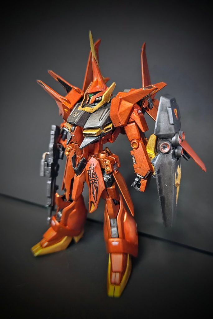 前面カット。胸のエンブレムは個人的な好みで塗り分けています。